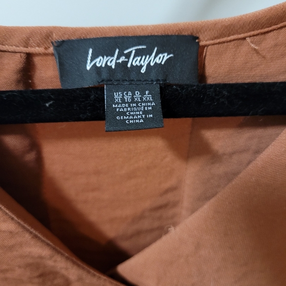 SIZE XL.  Lord and Taylor Rust blouse.  Front pleated blouse. - Picture 2 of 5